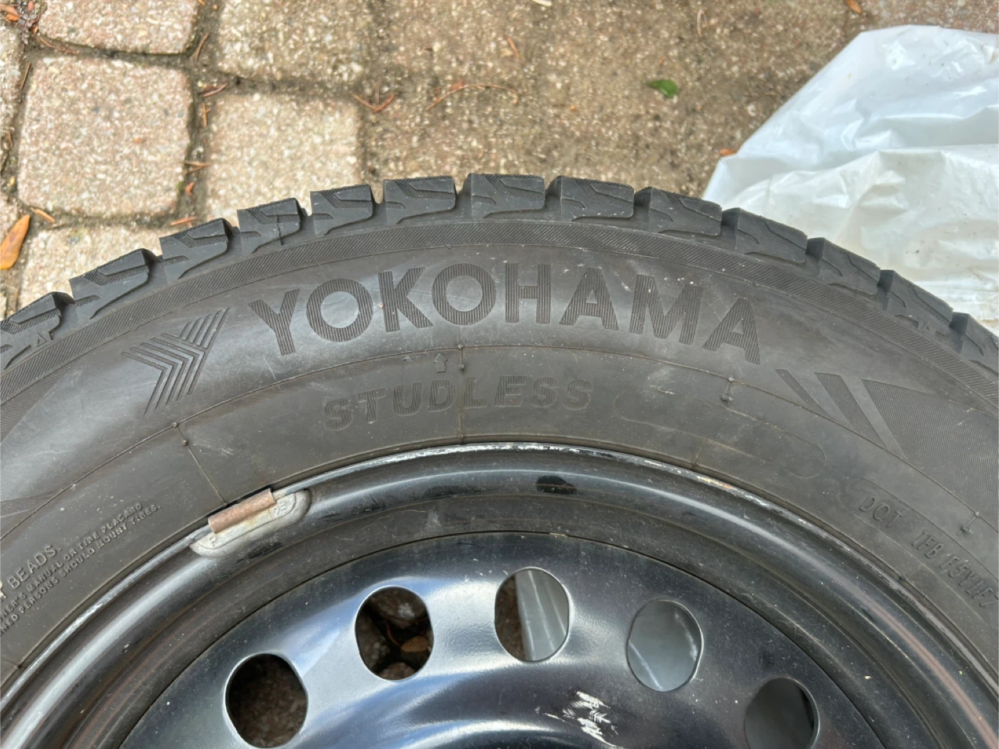 Yokohama IceGuard G075 Studless Winter Tire - 225/65R17 - photo 3