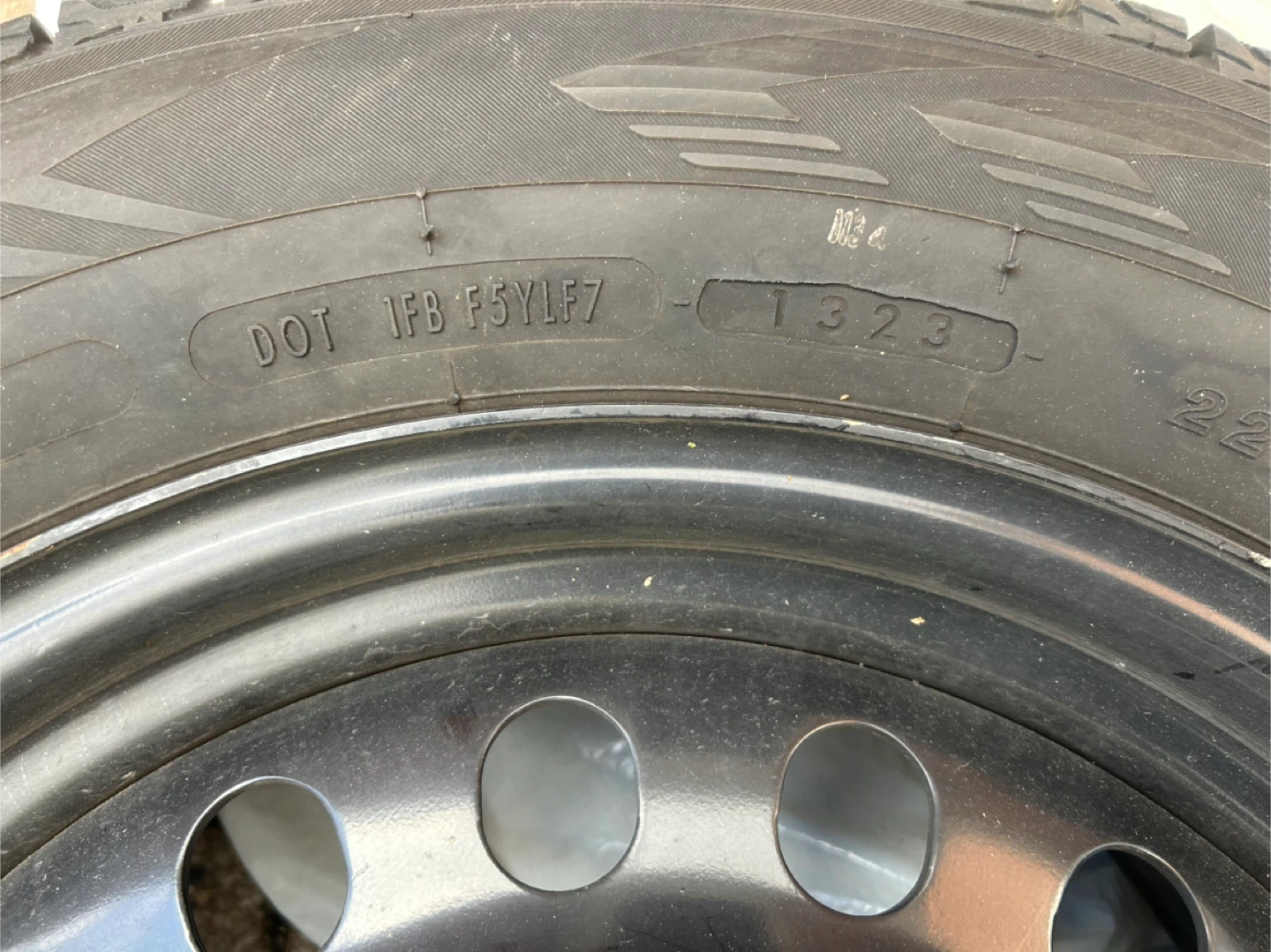 Yokohama IceGuard G075 Studless Winter Tire - 225/65R17 - photo 4