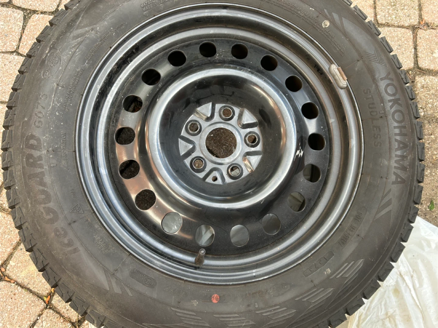 Yokohama IceGuard G075 Studless Winter Tire - 225/65R17 - photo 2