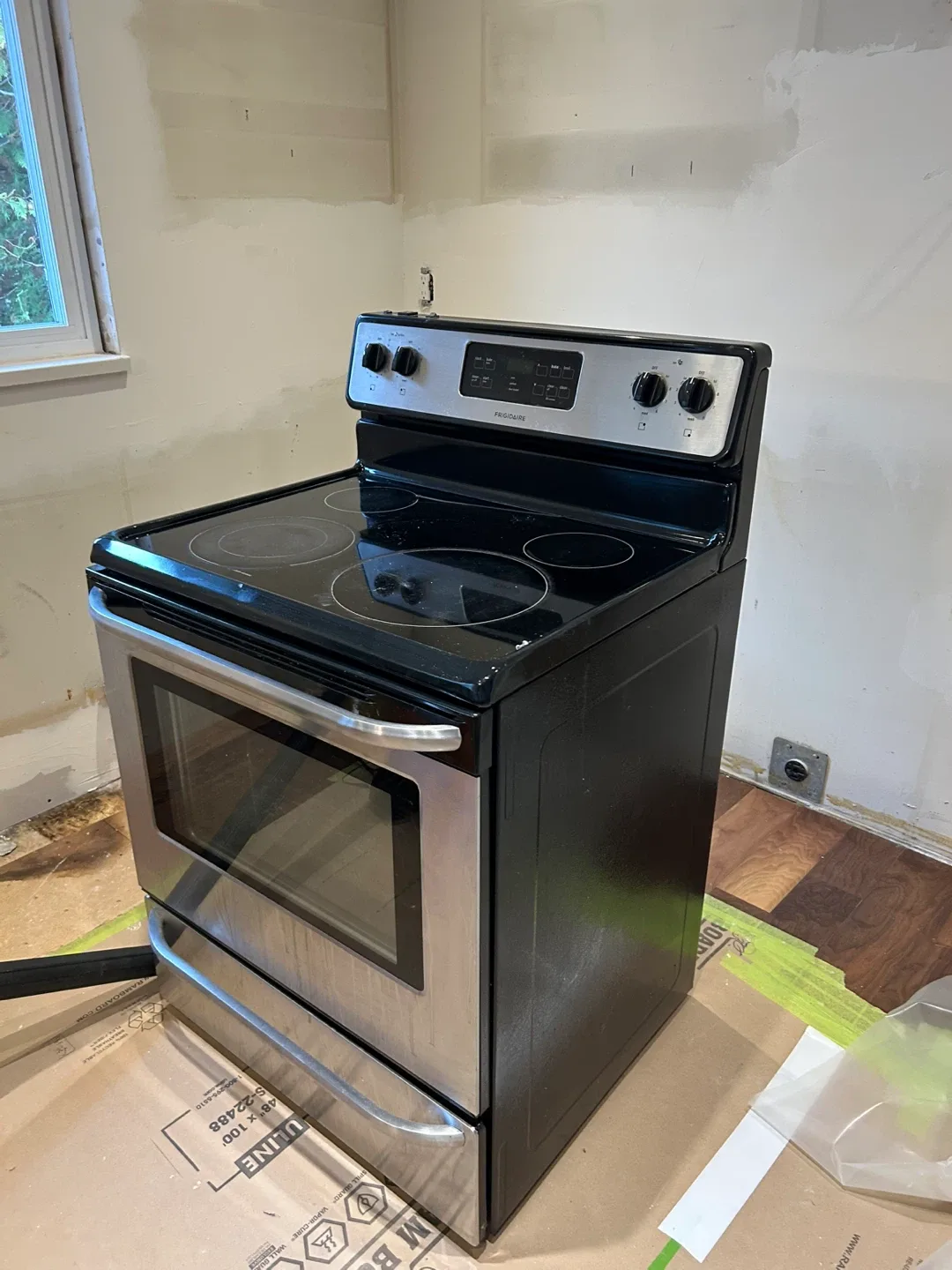 Frigidaire Electric Range image indicator(3)