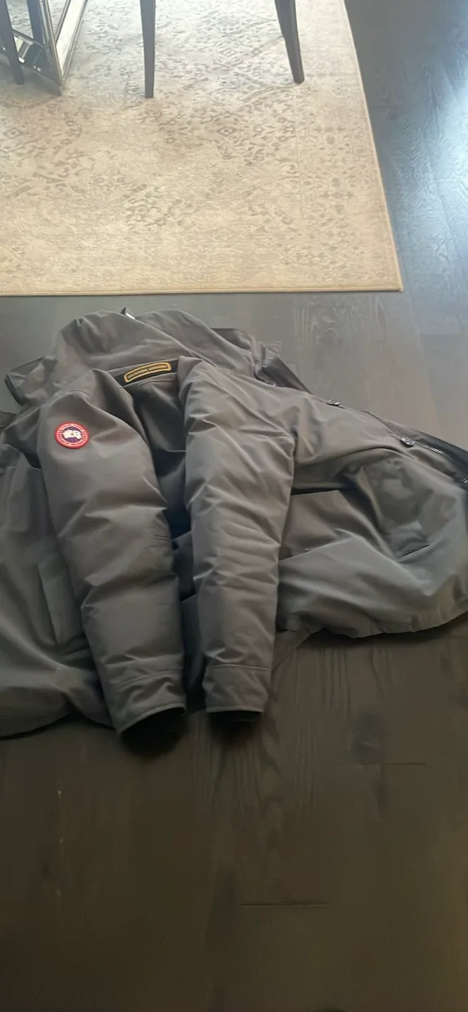 Canada Goose Jacket - Size Large image indicator(2)
