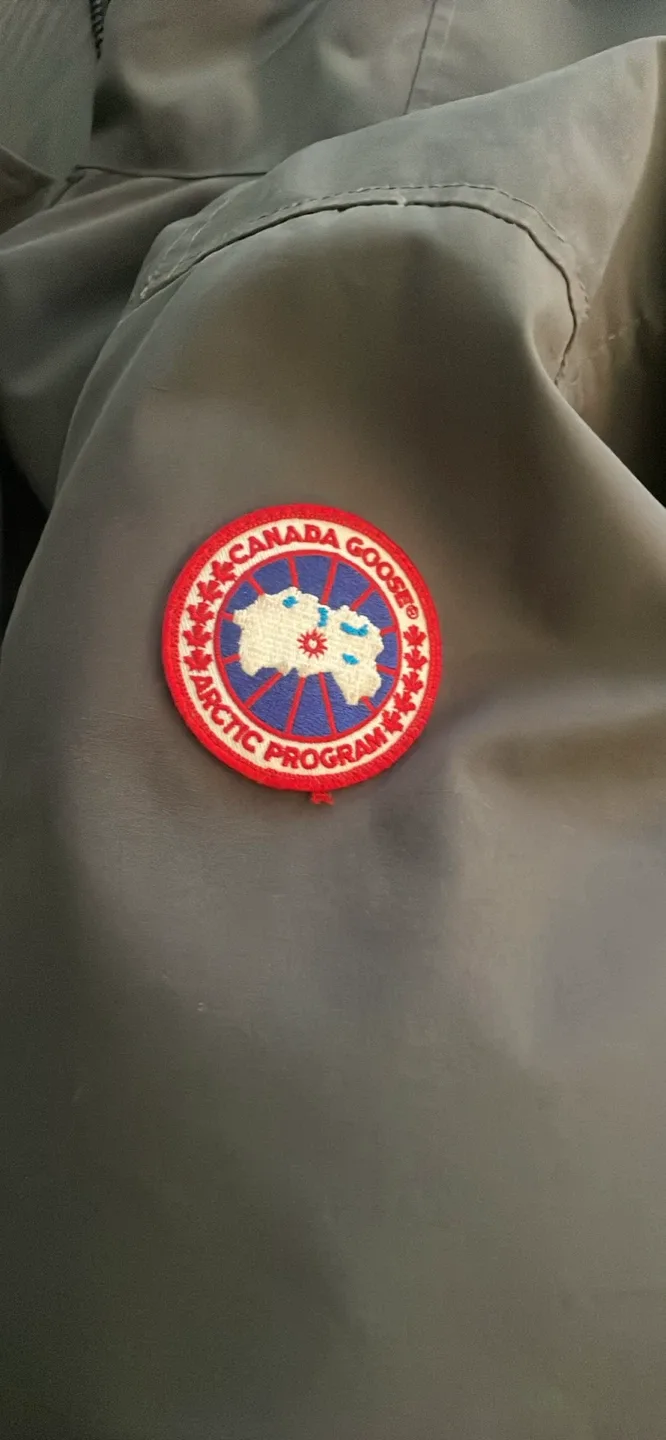 Canada Goose Jacket - Size Large image indicator(3)