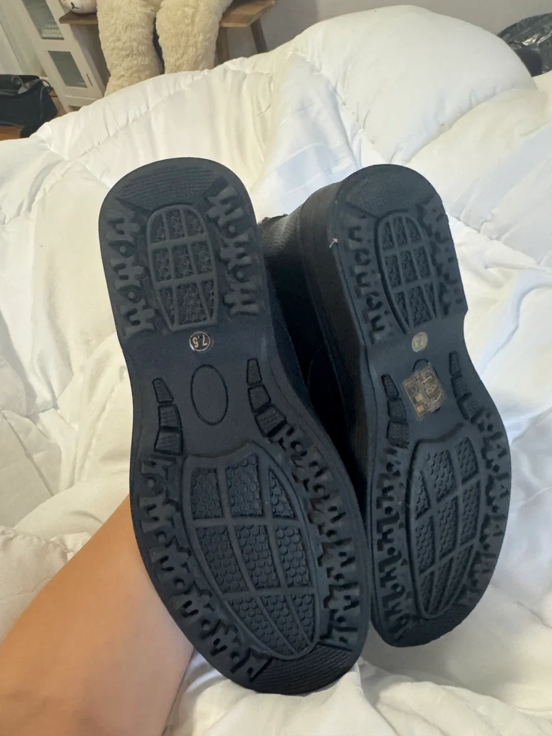 Black Winter Boots - Size 7.5 image indicator(3)