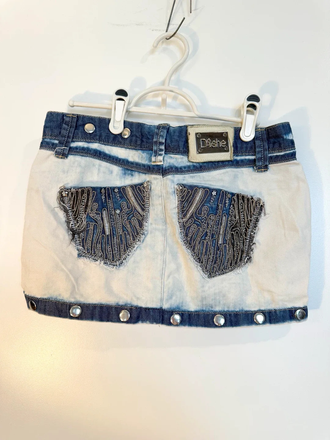 Dishe Denim Vintage Mini Skirt / Distressed Embroidered Skirt image indicator(4)