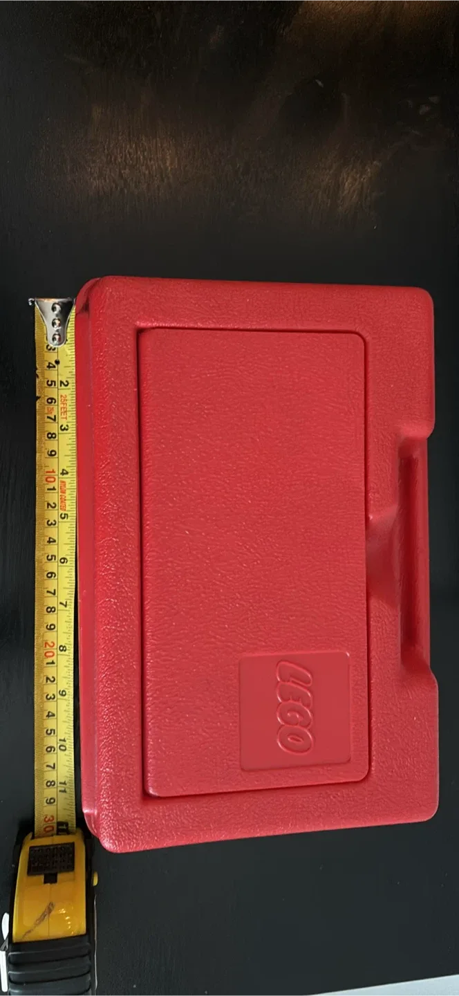 LEGO Red Storage Case with Bricks image indicator(4)