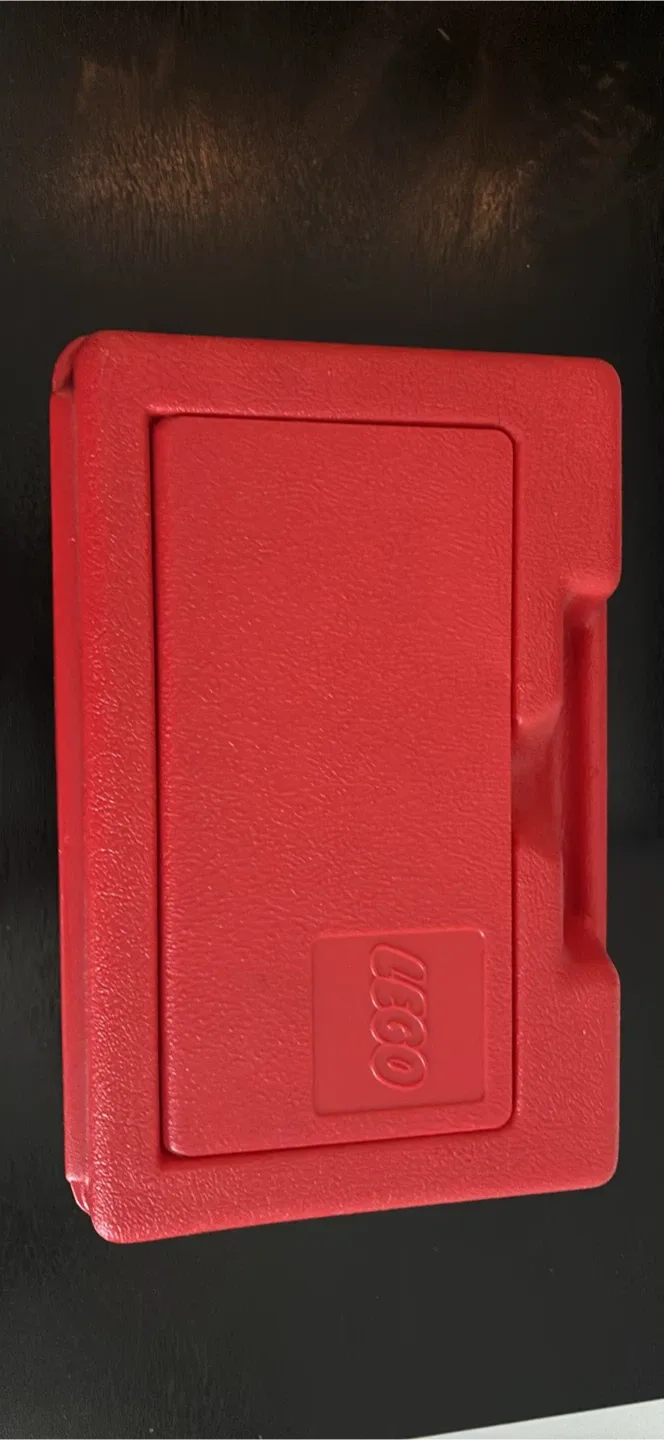 LEGO Red Storage Case with Bricks image indicator(3)
