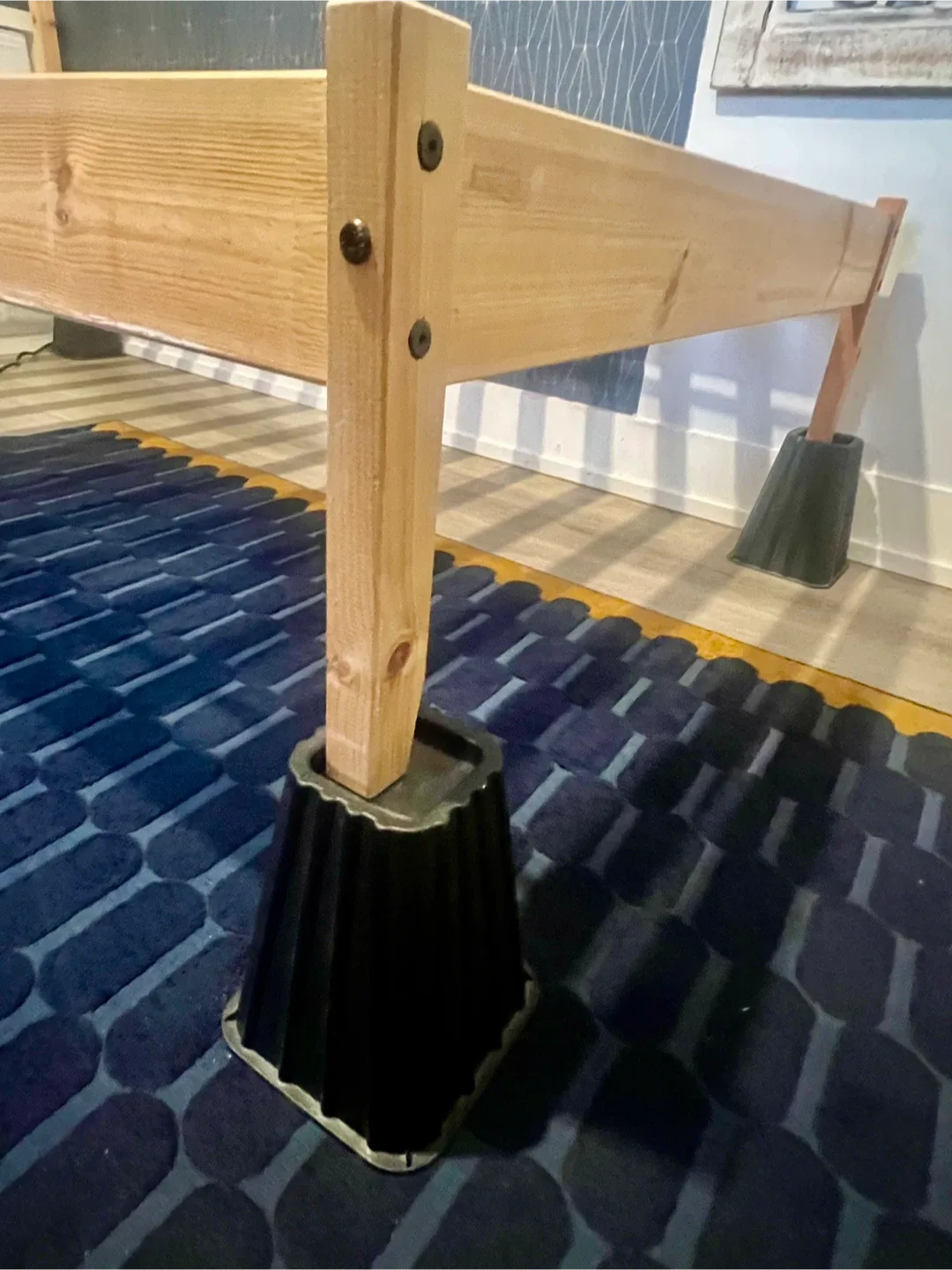 Heavy Duty 7.25 inch Bed Risers with Built-In Outlet image indicator(6)