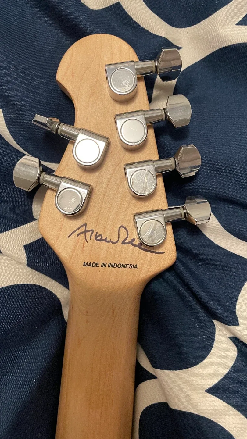 Sterling by Music Man Albert Lee HH image indicator(3)