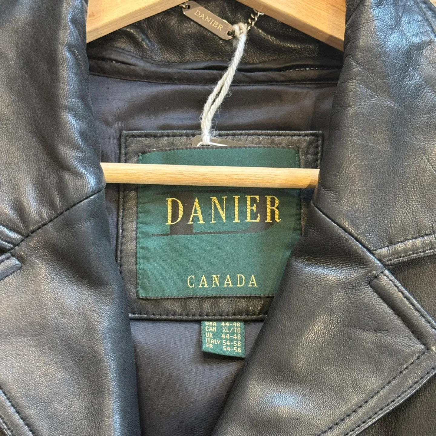 Danier Canada Black Leather Jacket XL/TG image indicator(5)