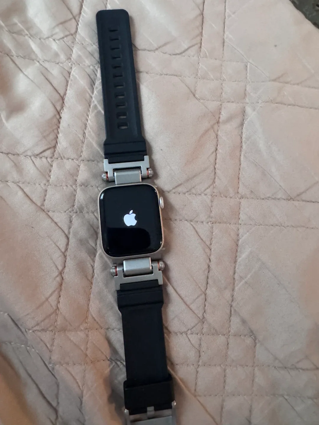 Apple Watch SE 4 GPS 44mml Apple Watch with Black Band image indicator(2)