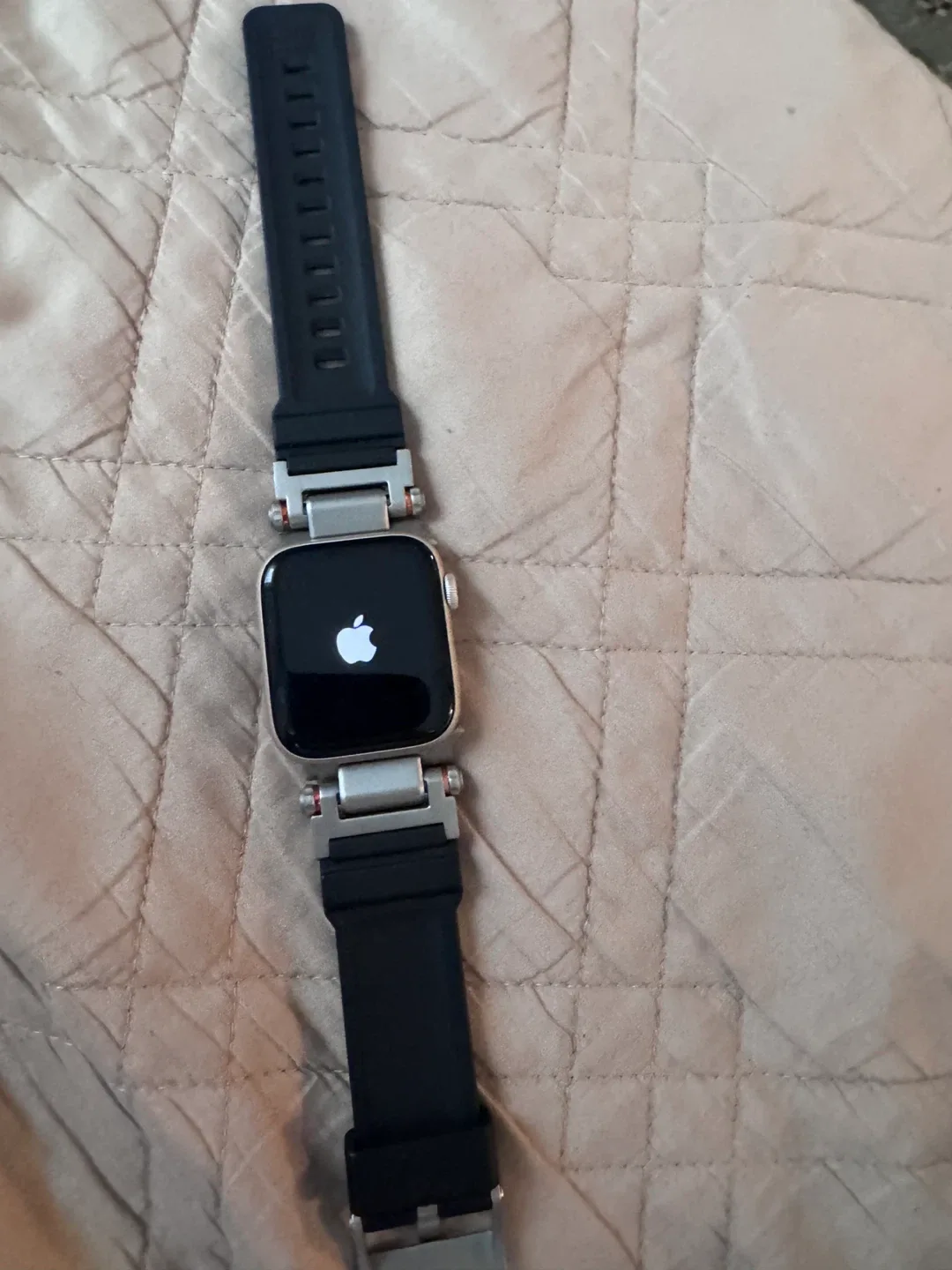 Apple Watch SE 4 GPS 44mml Apple Watch with Black Band