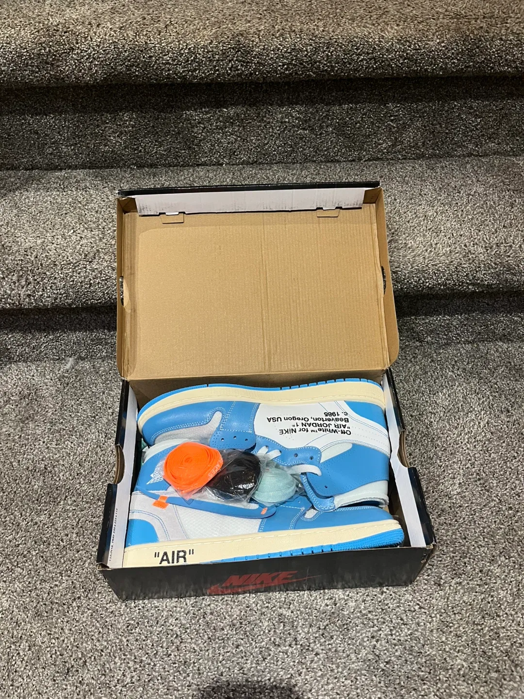 Nike Air Jordan 1 Off-White UNC