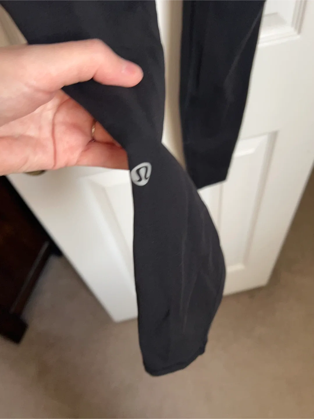 size 8 black full length lulu leggings with pockets image indicator(2)