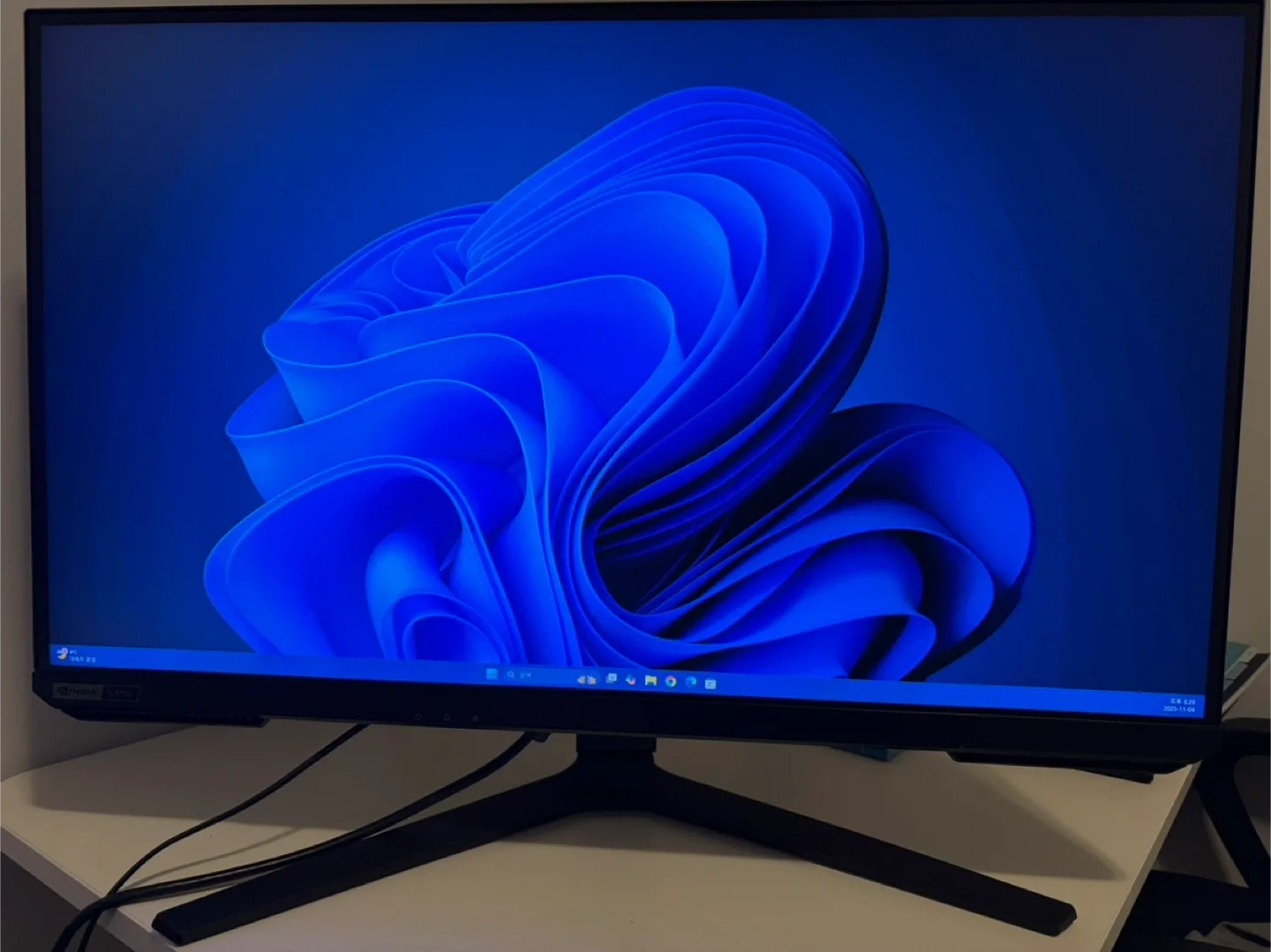 Samsung Gaming Monitor - 27 inch Odyssey G5