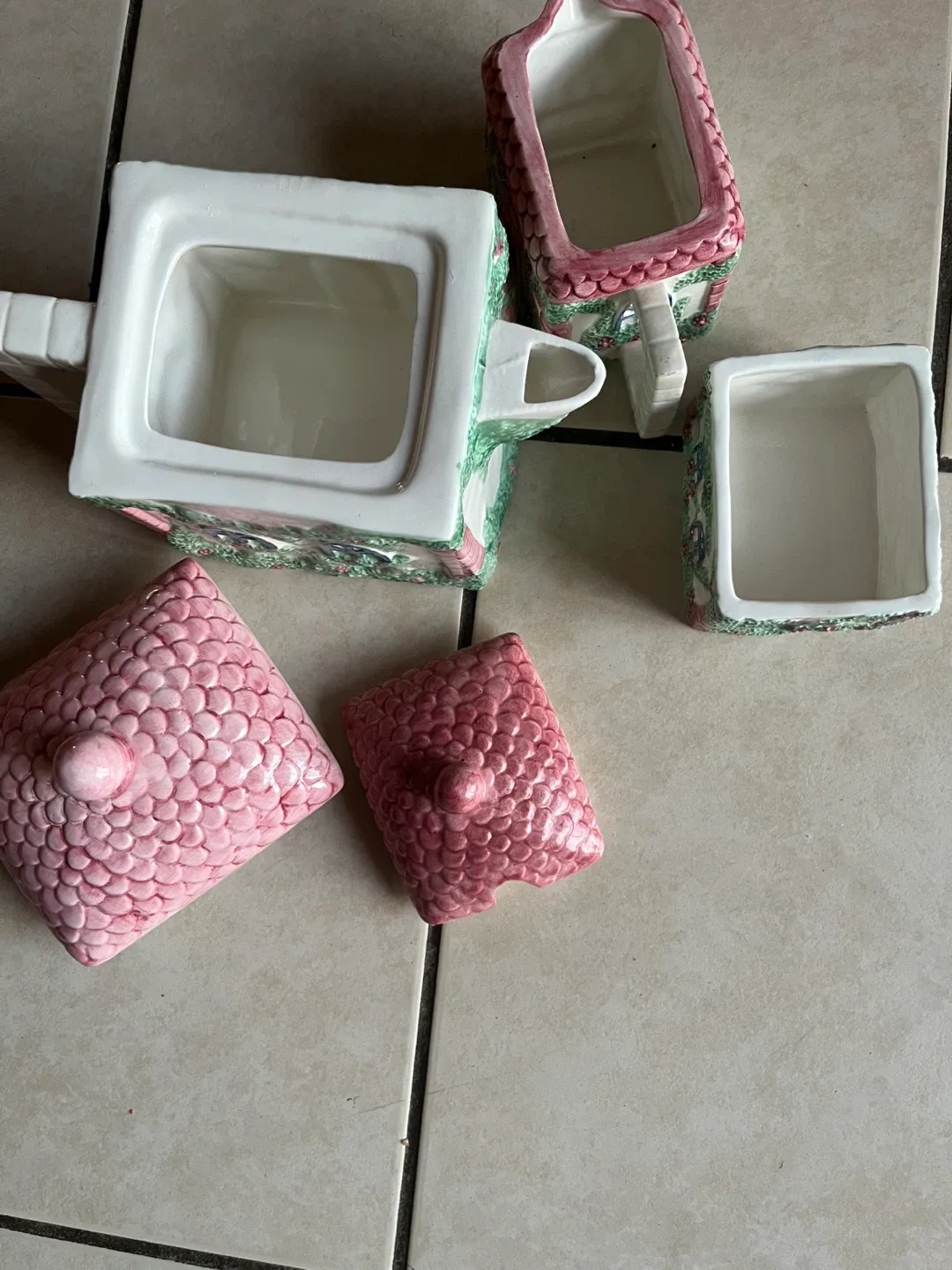 Avon Country Cottage Teapot & Sugar Creamer Set image indicator(3)