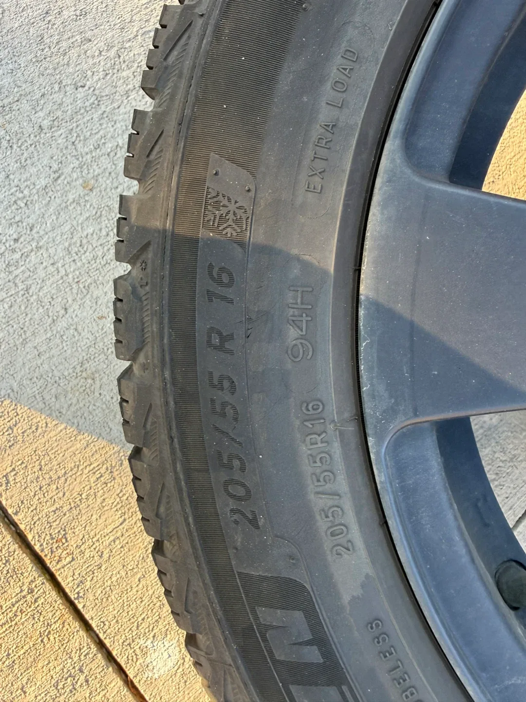Michelin 205/55R16 Winter Tires on Rims image indicator(2)