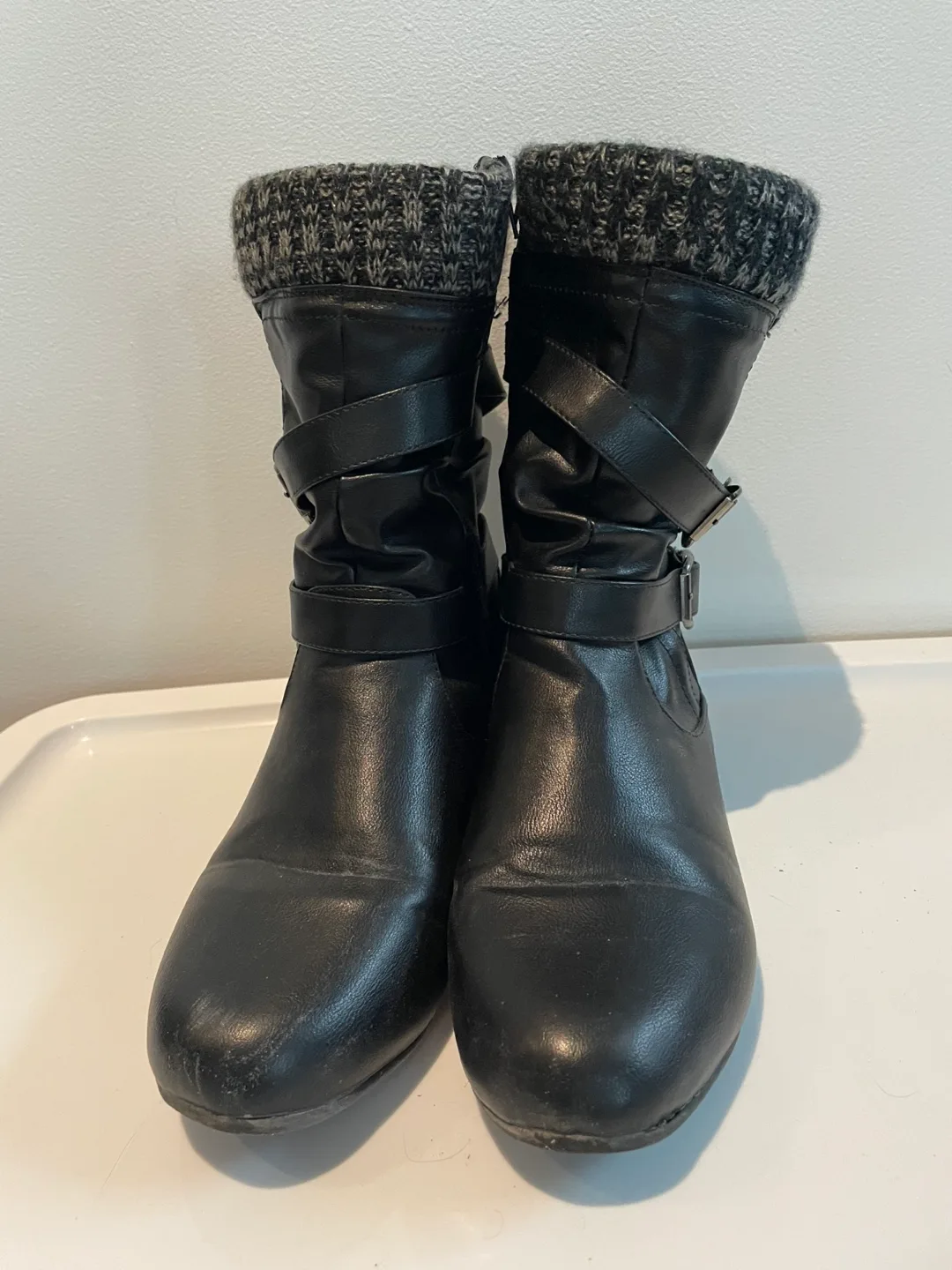 Boots with fuzzy liner image indicator(2)
