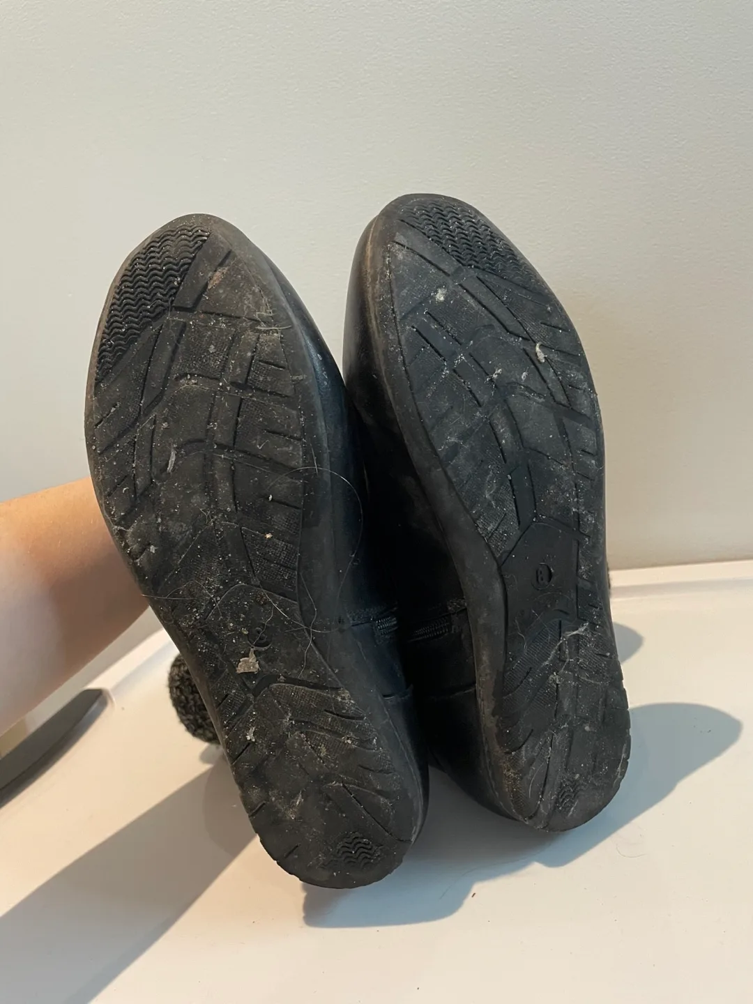 Boots with fuzzy liner image indicator(4)