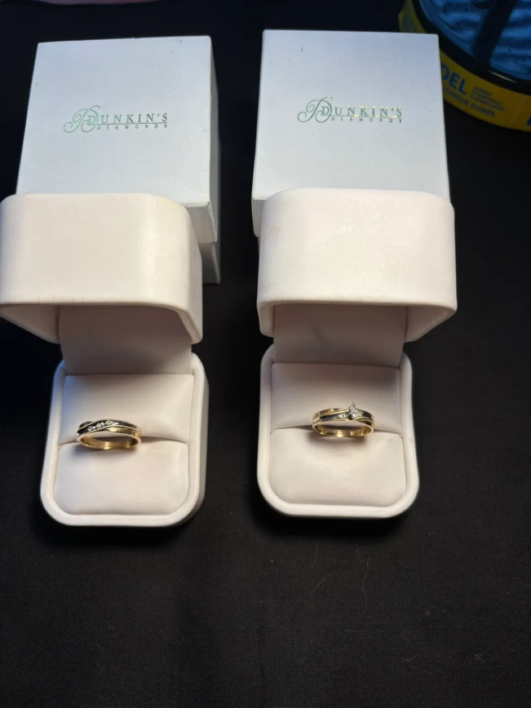 Dunkin’s Diamonds Wedding Ring Set