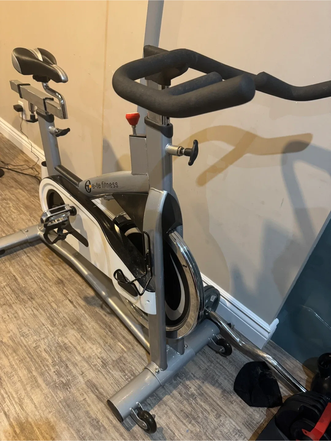 E-le Fitness Stationary Exercise Bike