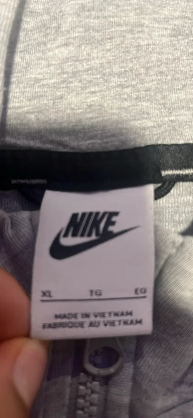 Nike tech kids Size XL