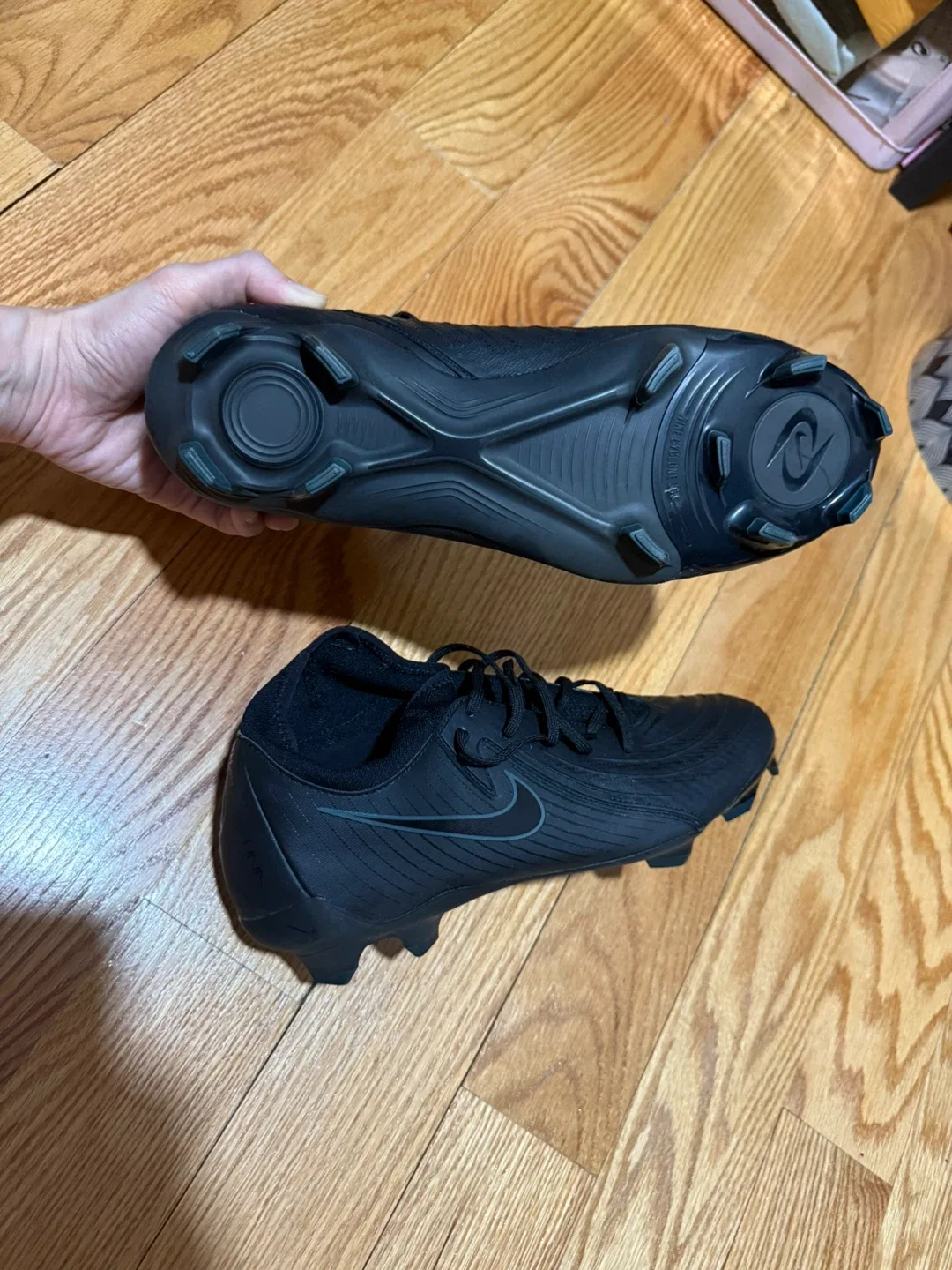 Nike Phantom Luna Soccer Cleats - Black image indicator(2)