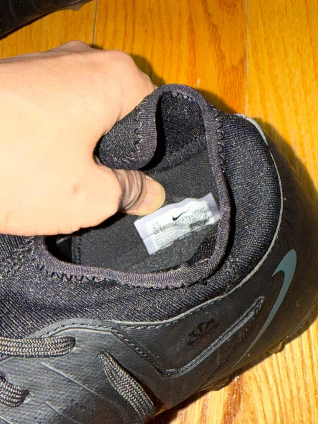 Nike Phantom Luna Soccer Cleats - Black image indicator(5)