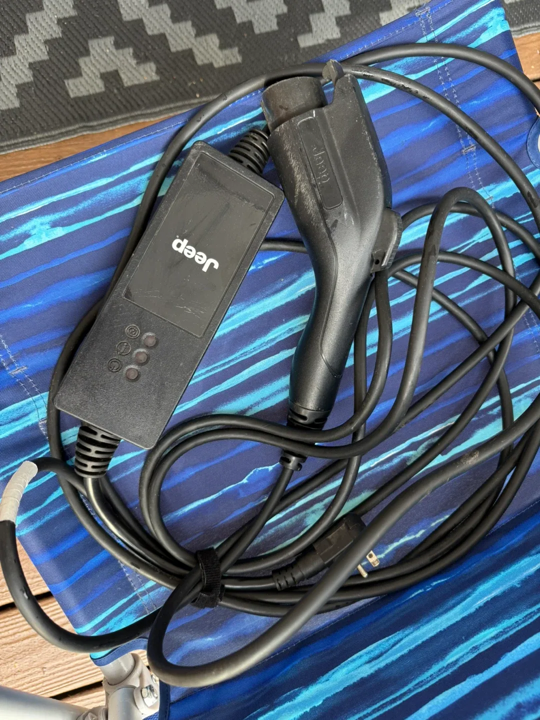 Mopar Jeep Level 1 EV Charger Wrangler Grand Cherokee Wagoneer S image indicator(2)