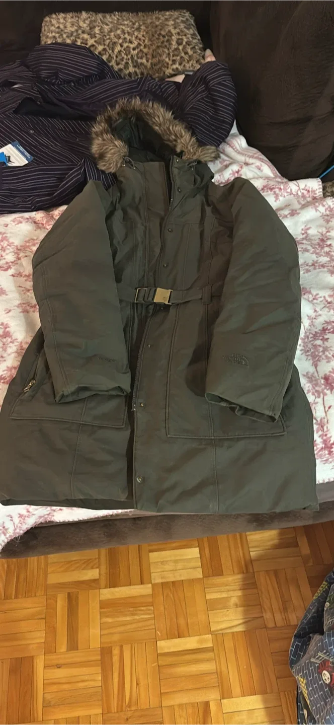 The North Face Olive Green Winter Parka image indicator(3)