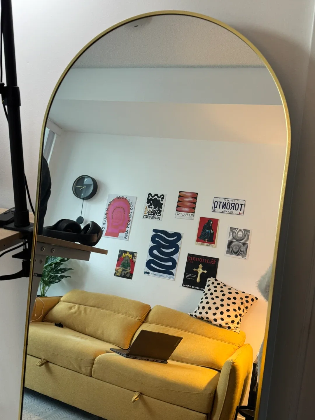 Arch Floor Mirror with Gold Frame image indicator(2)