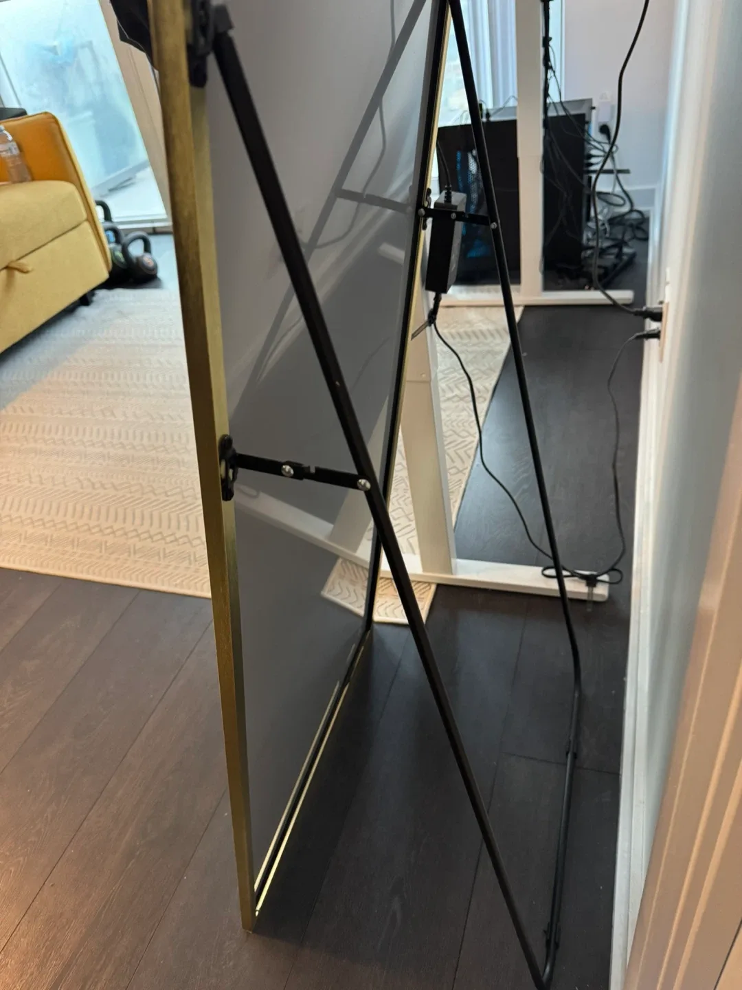 Arch Floor Mirror with Gold Frame image indicator(3)