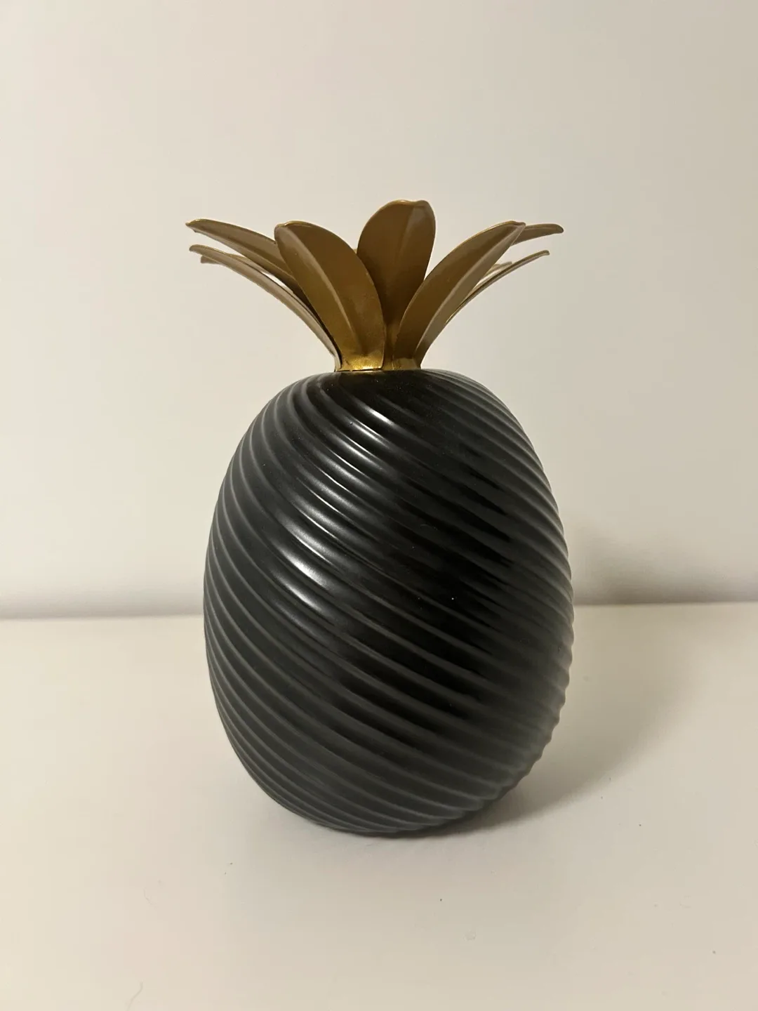Black Pineapple Decor Accent