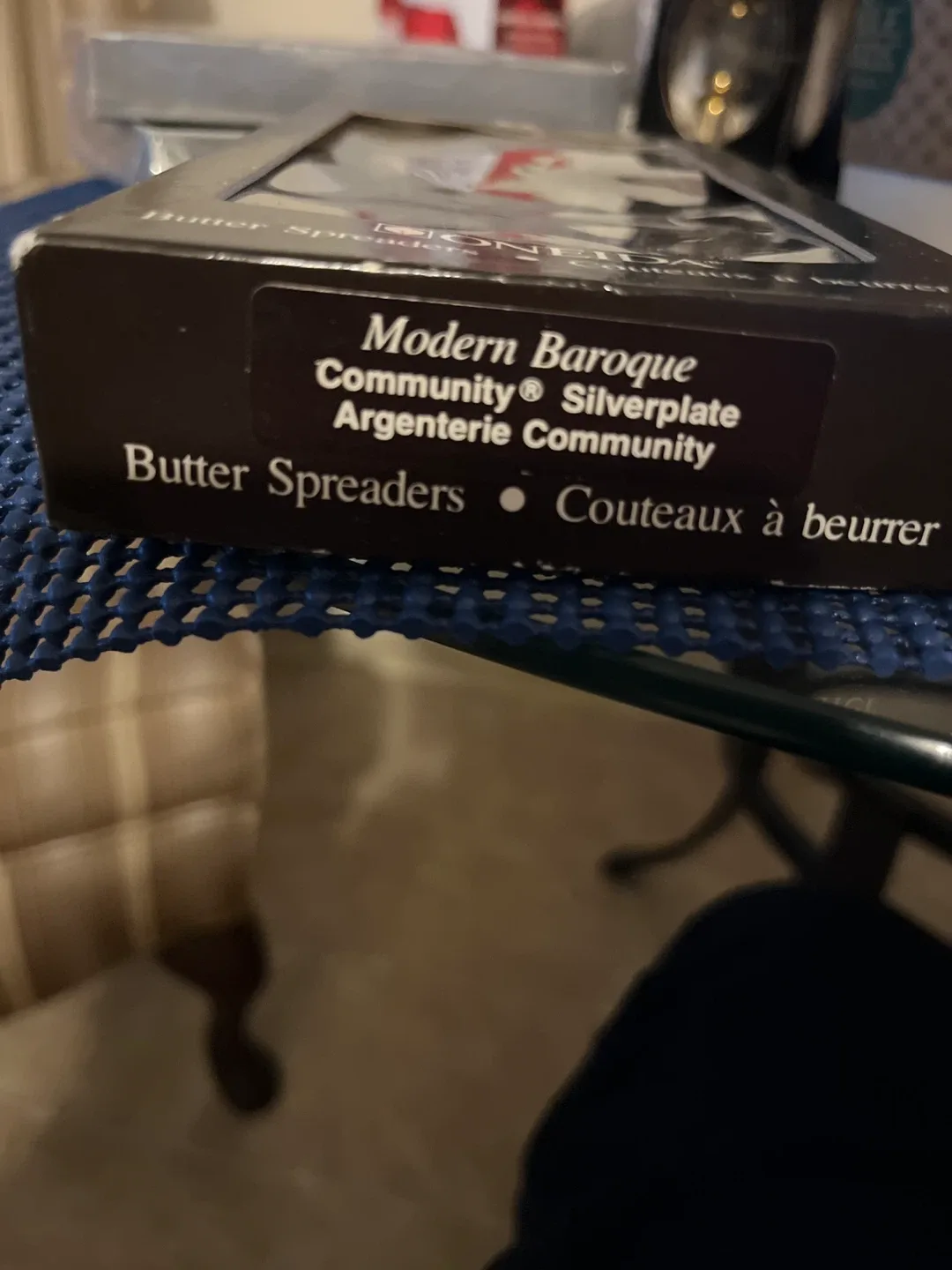 Oneida Modern Baroque Butter Spreaders - New in Box image indicator(3)