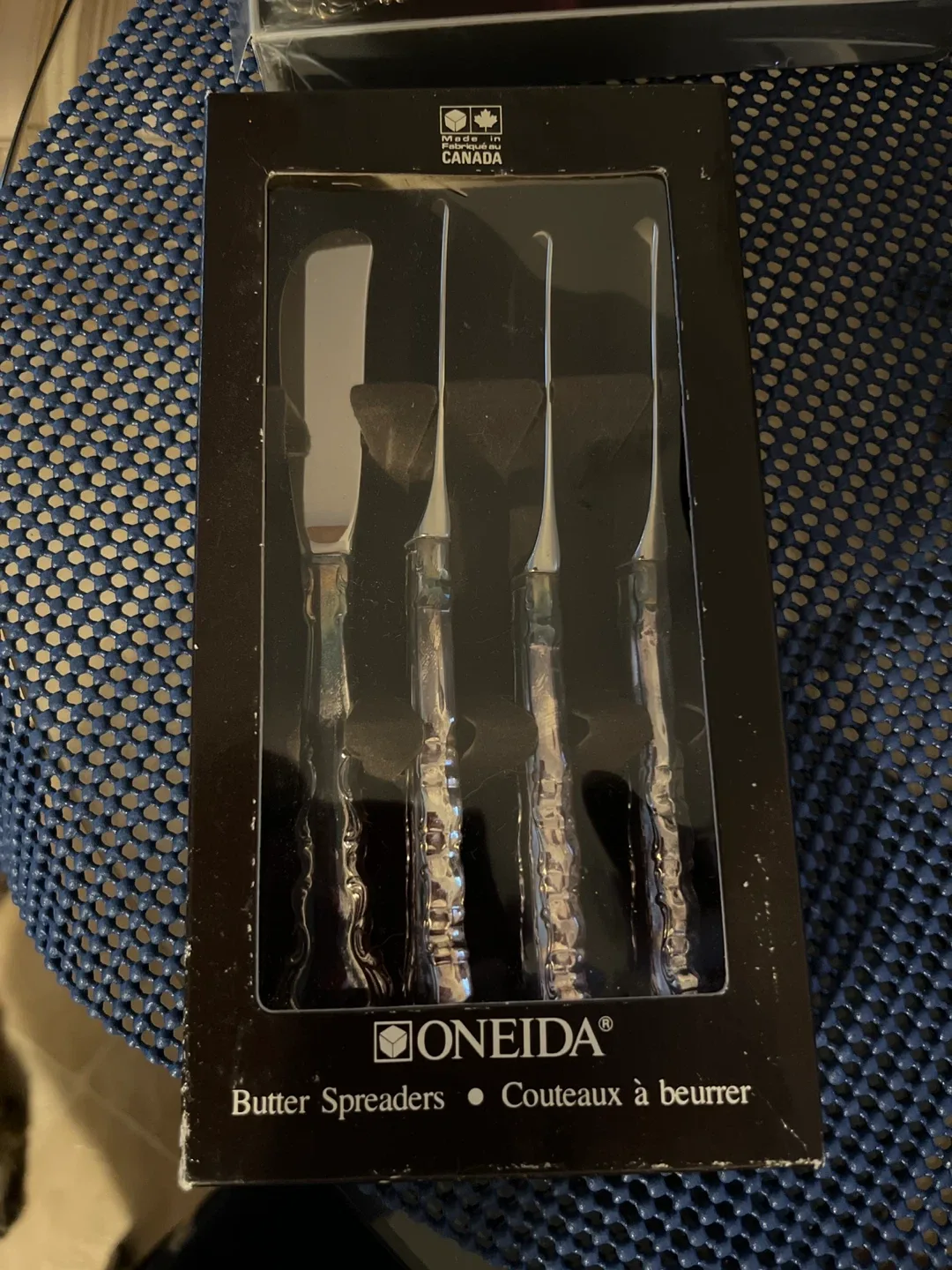 Oneida Modern Baroque Butter Spreaders - New in Box image indicator(2)