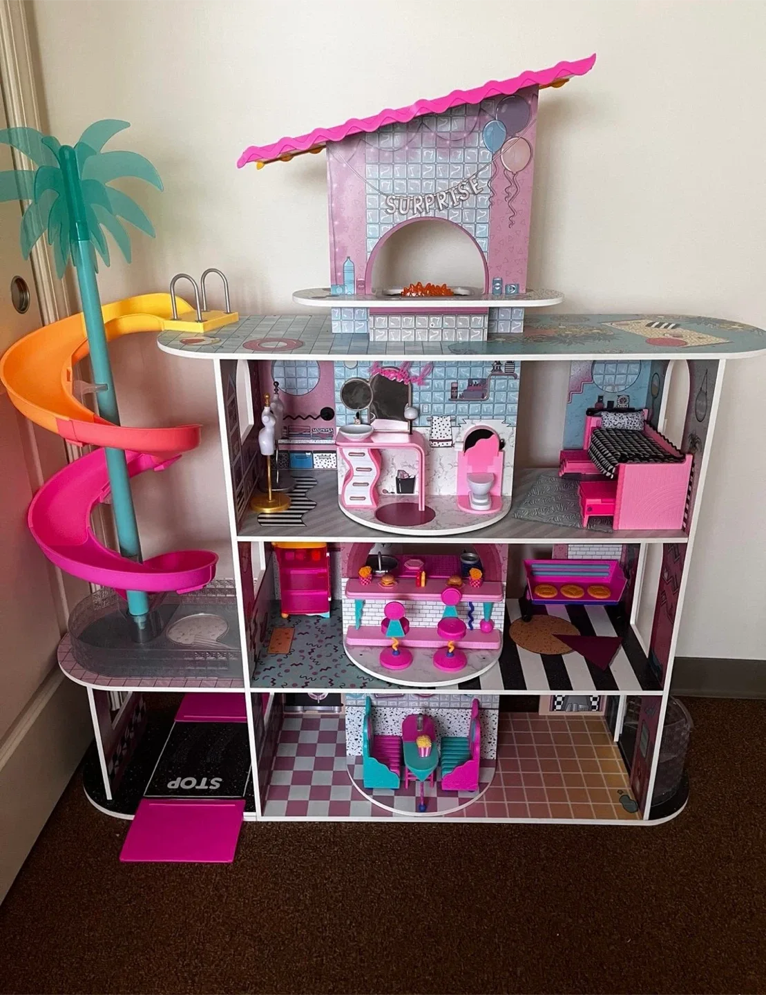 The Lol Surprise OMG House of Surprises Playset