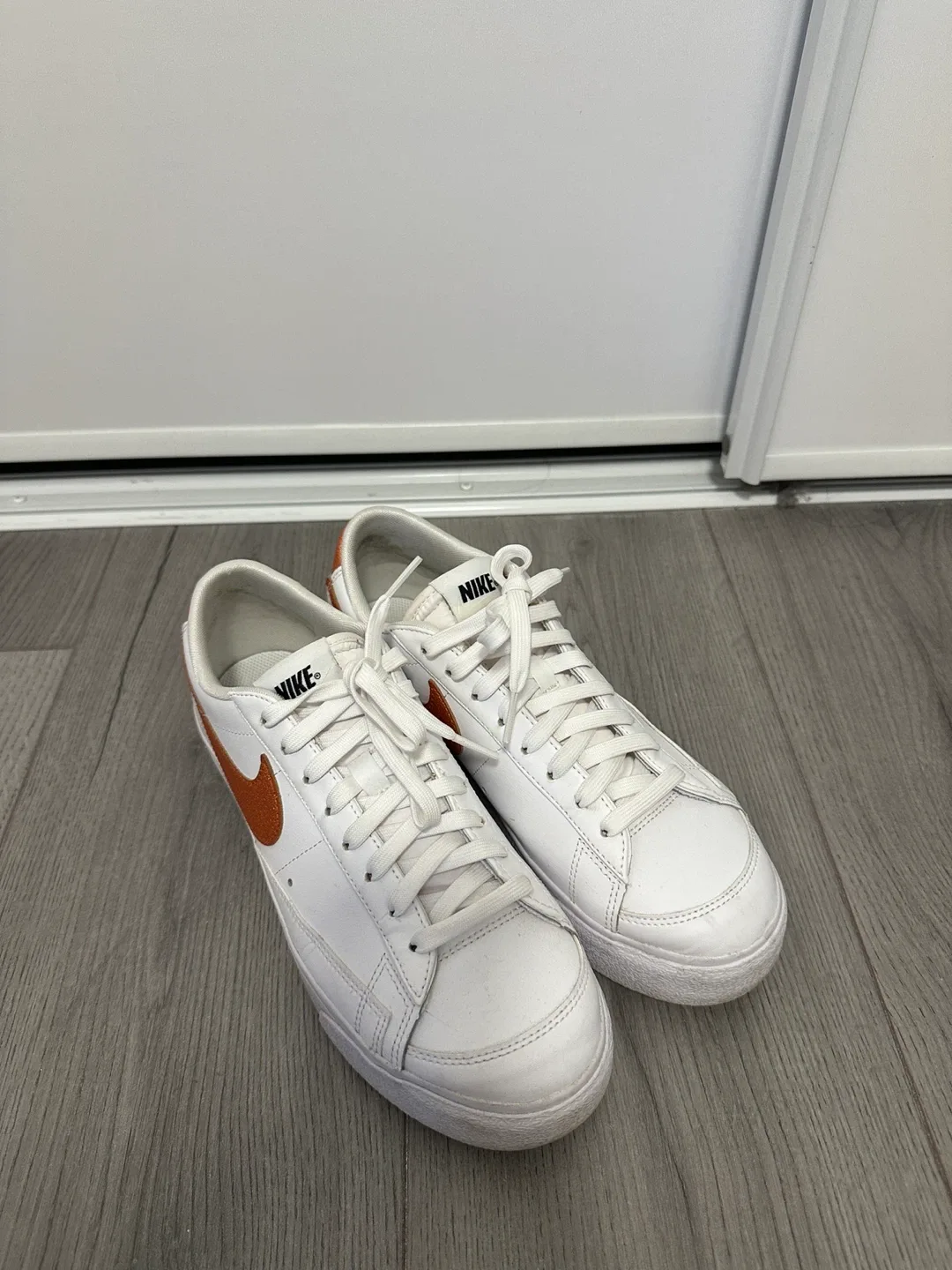 Nike Blazer Low Platform White/Orange Women EU 40.5 image indicator(3)