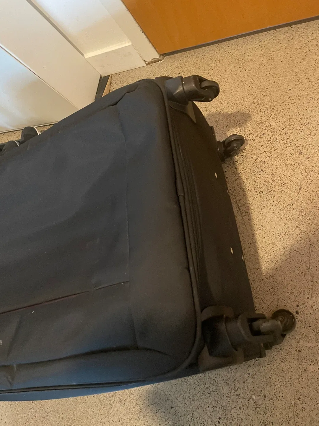 Large Suitcase image indicator(2)