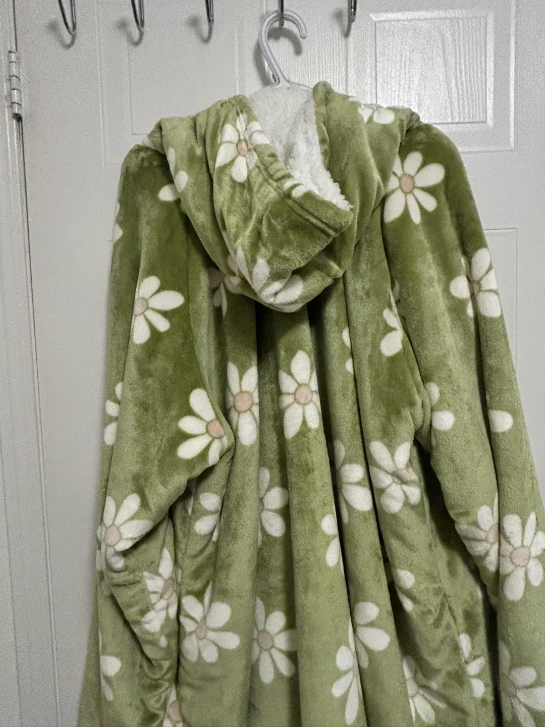 Green Floral Comfy Hoodie and Shorts Set image indicator(3)