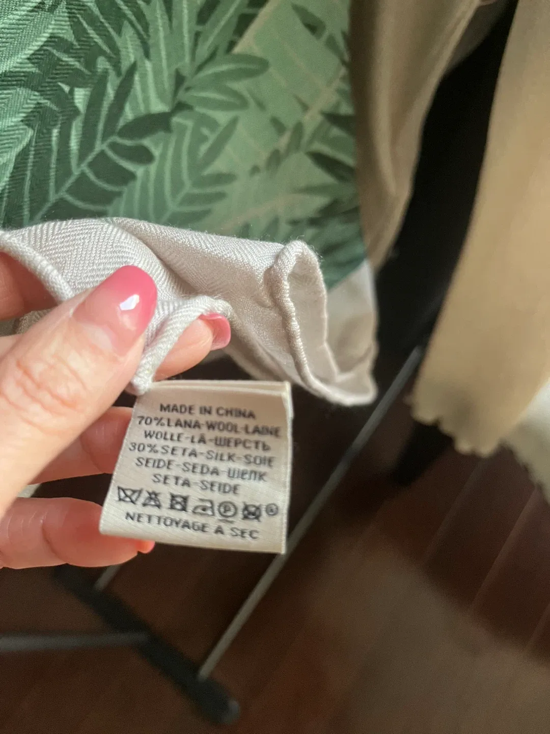 Wool & Silk Blend Scarf image indicator(3)