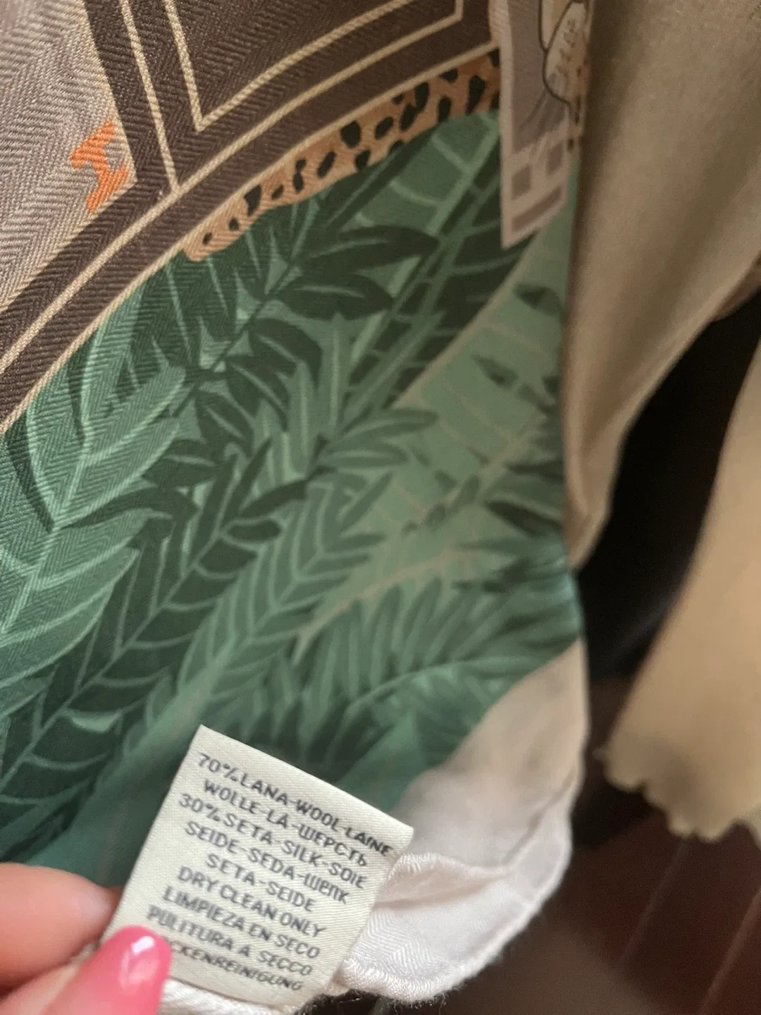 Wool & Silk Blend Scarf image indicator(4)