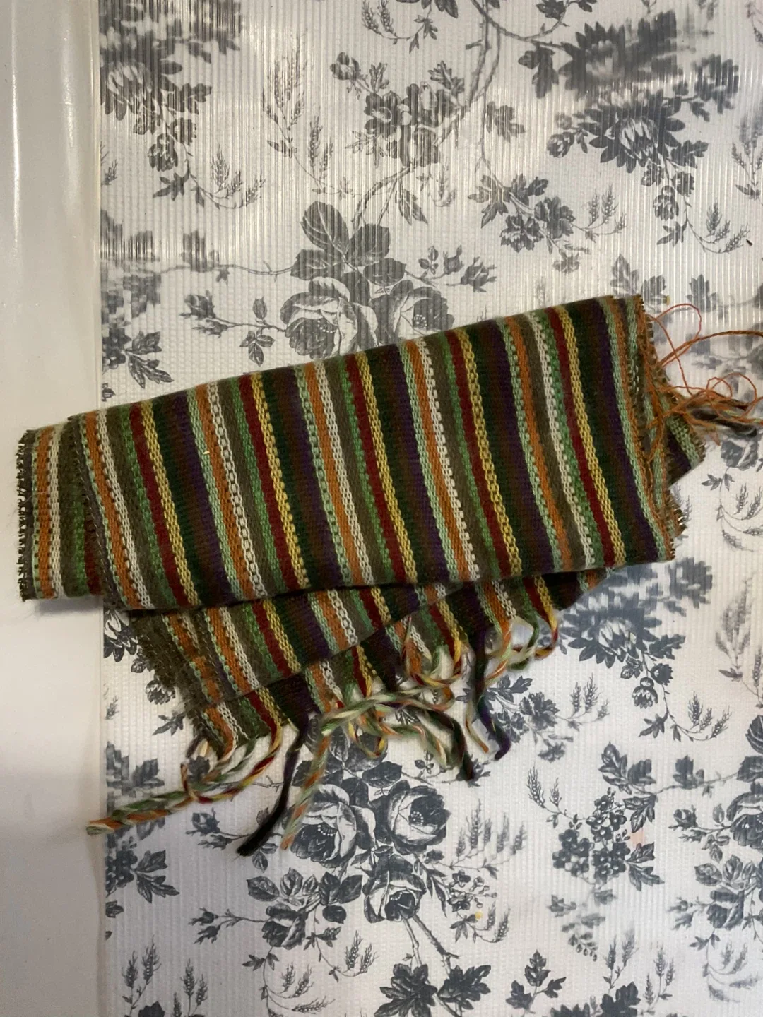 Striped Scarf image indicator(2)