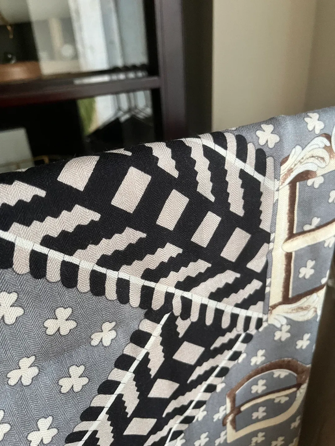 Cashmere & Silk Scarf image indicator(2)