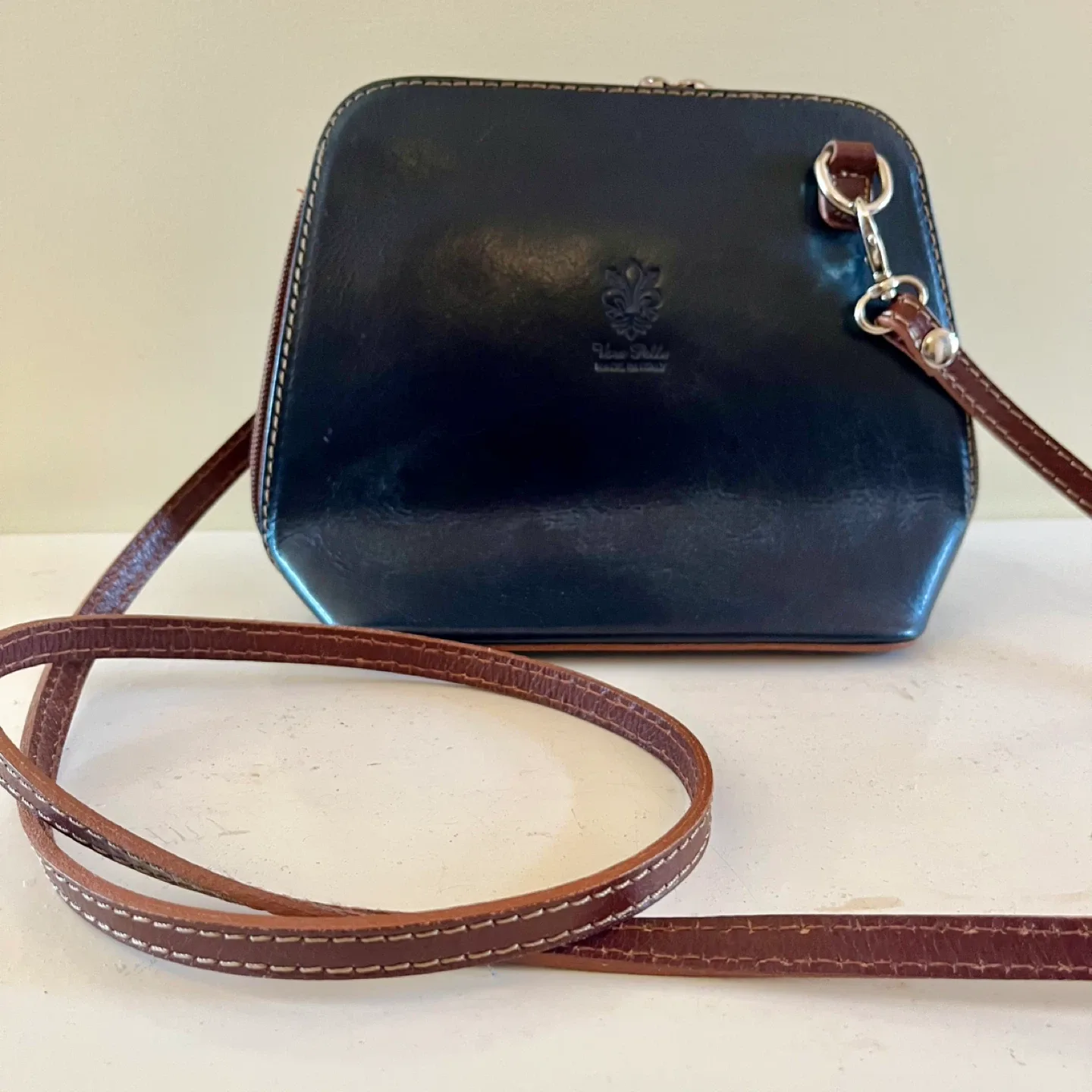 Vintage Vera Pelle Leather Crossbody Bag image indicator(2)