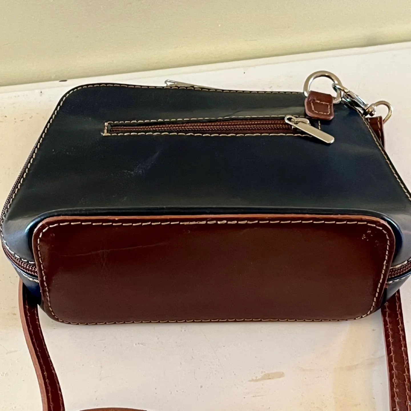 Vintage Vera Pelle Leather Crossbody Bag image indicator(5)