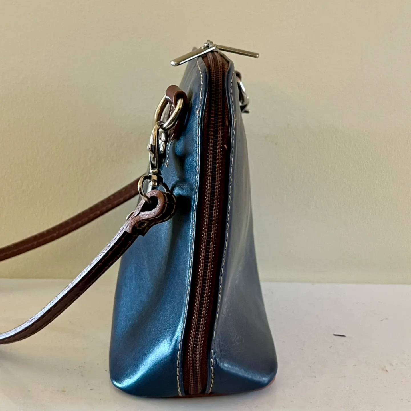 Vintage Vera Pelle Leather Crossbody Bag image indicator(4)