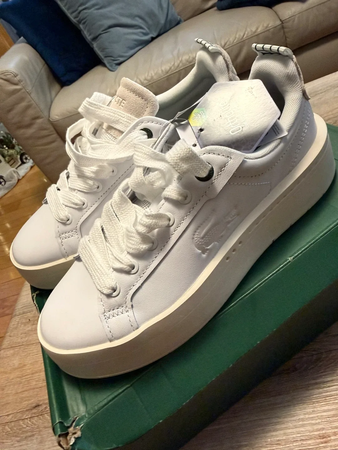 Lacoste Carnaby Women’s size 7 Sneakers - Size 7