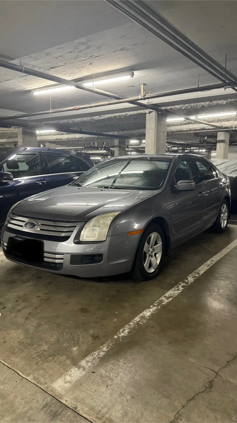 Ford Fusion Sedan - Grey