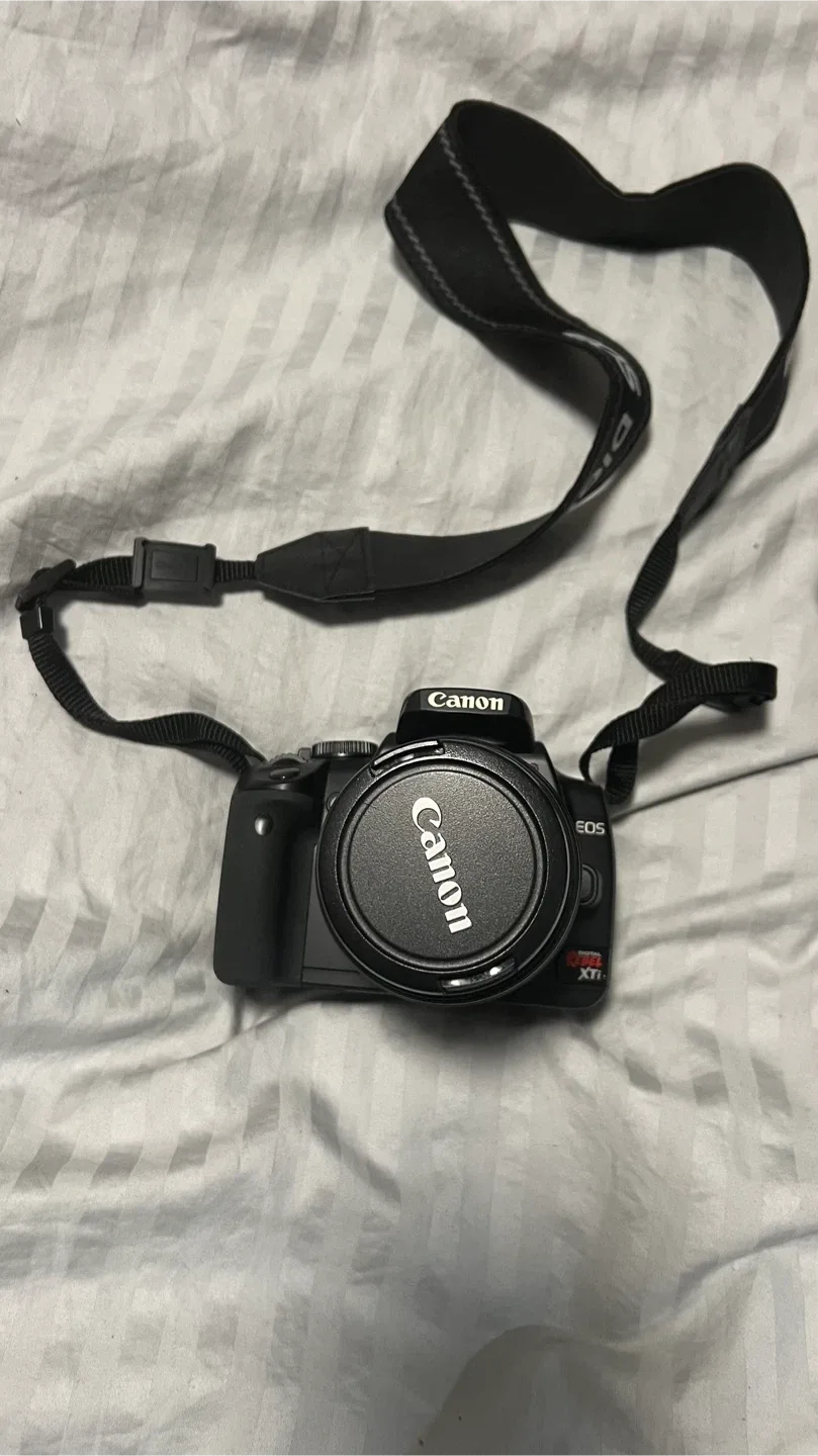 Canon EOS Rebel XTi Digital Camera with Bag image indicator(2)