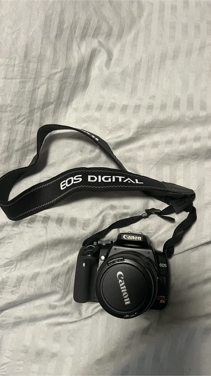 Canon EOS Rebel XTi Digital Camera with Bag