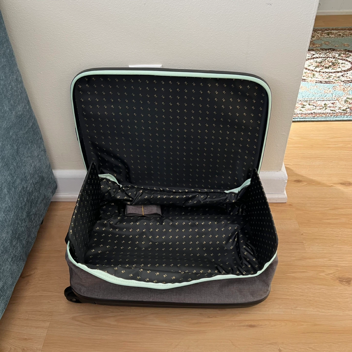Foldable Carry-On Luggage – Collapses to 5cm – Mint Color - photo 5